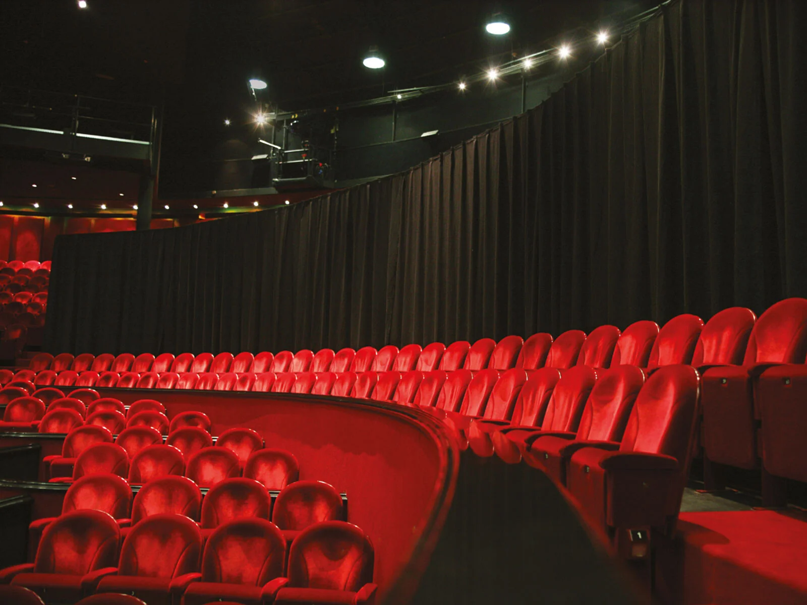De flexibiliteit van Pipe & Drape: een handig systeem voor elk evenement